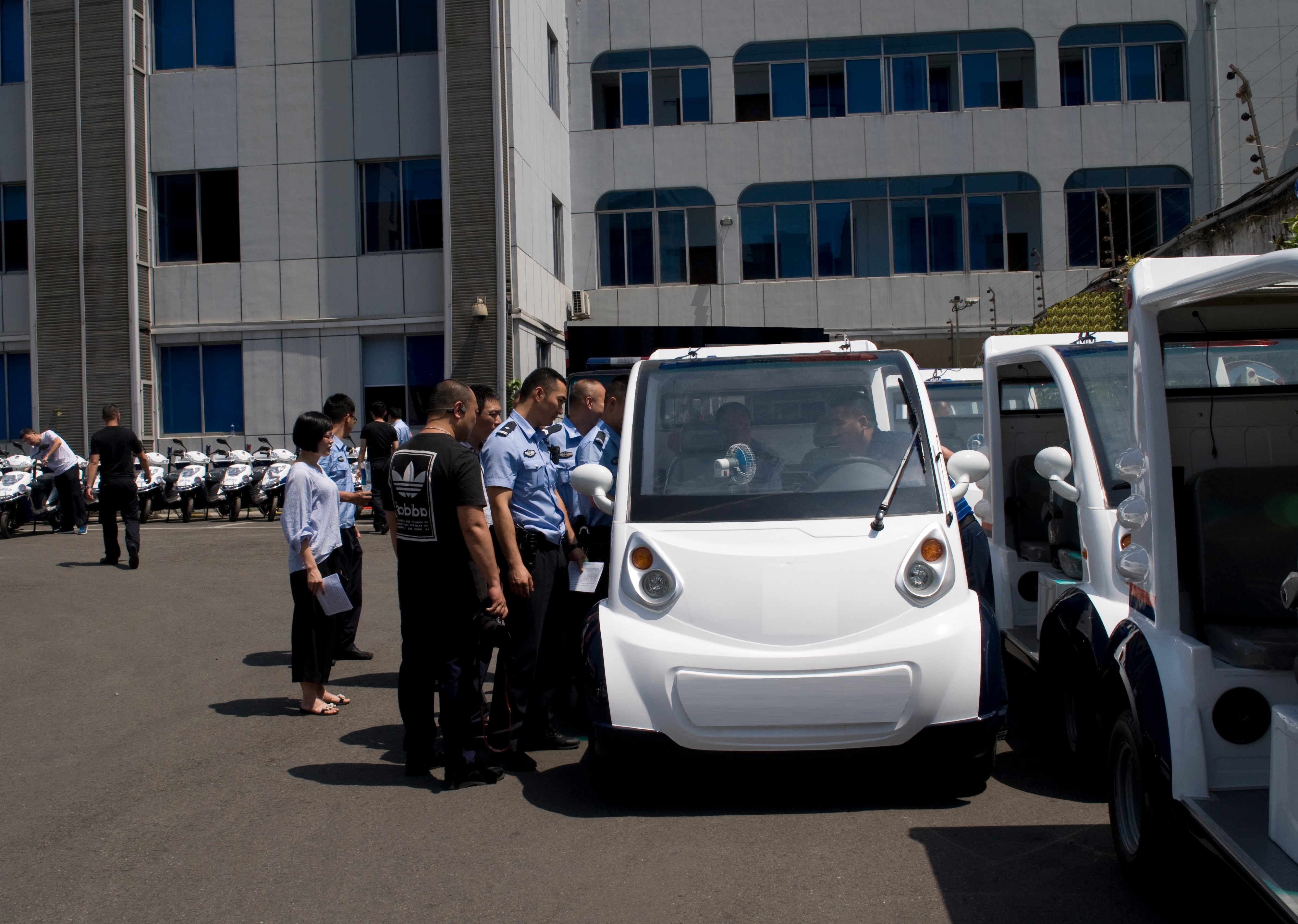 專業(yè)電動巡邏車、電動觀光車制造商